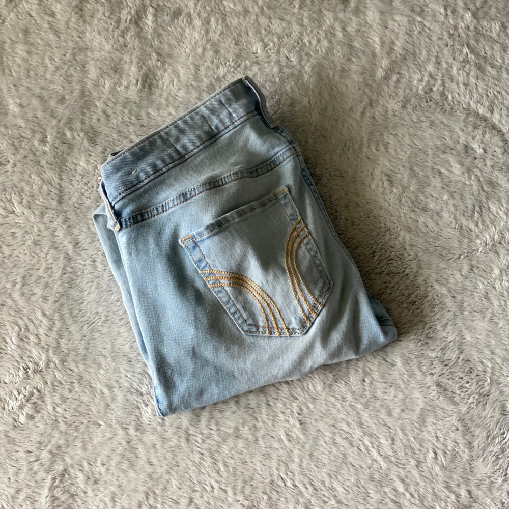 light wash hollister jeans ✰